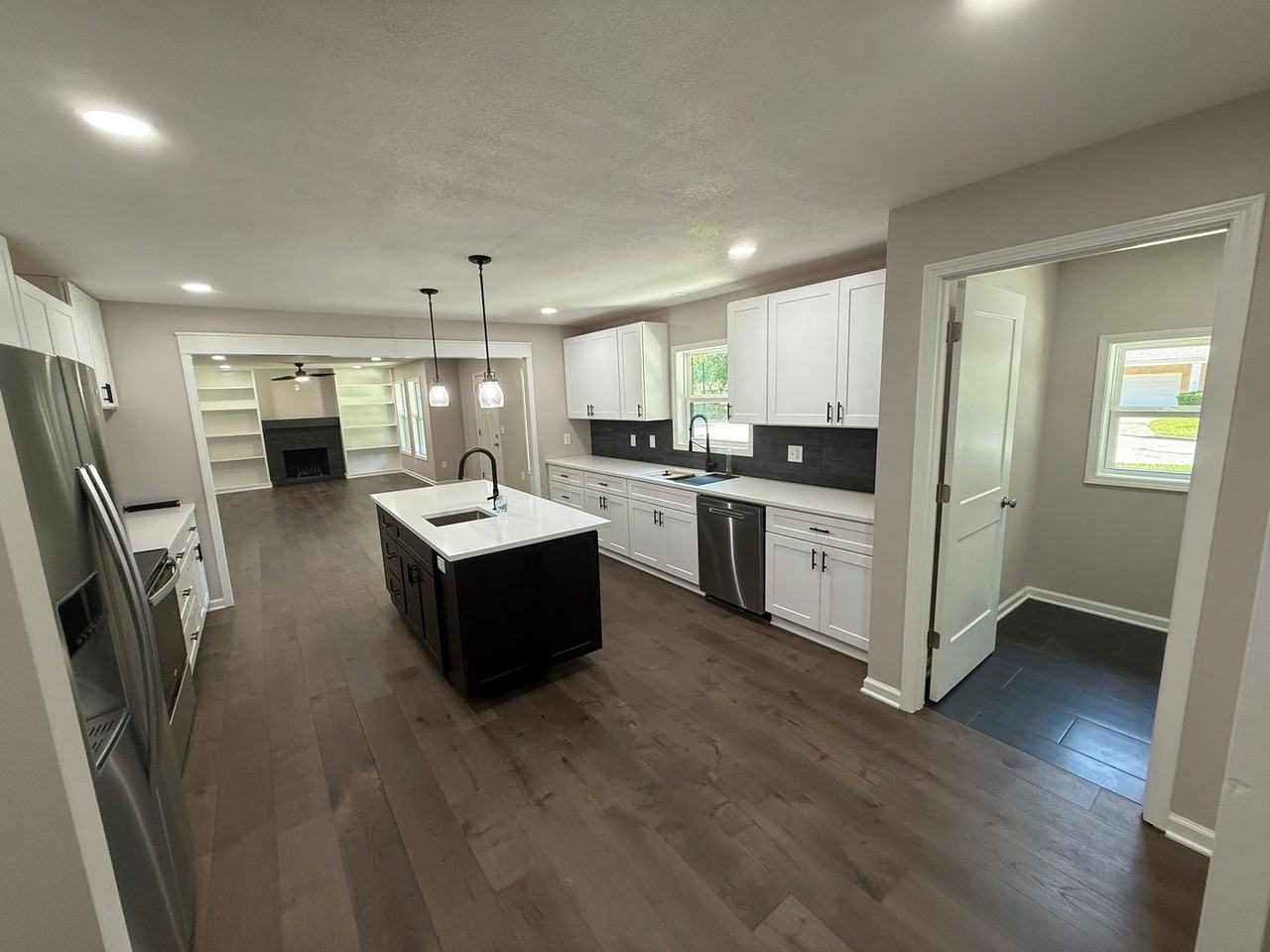 4806 Belinder Ct - Photo 6 of 29