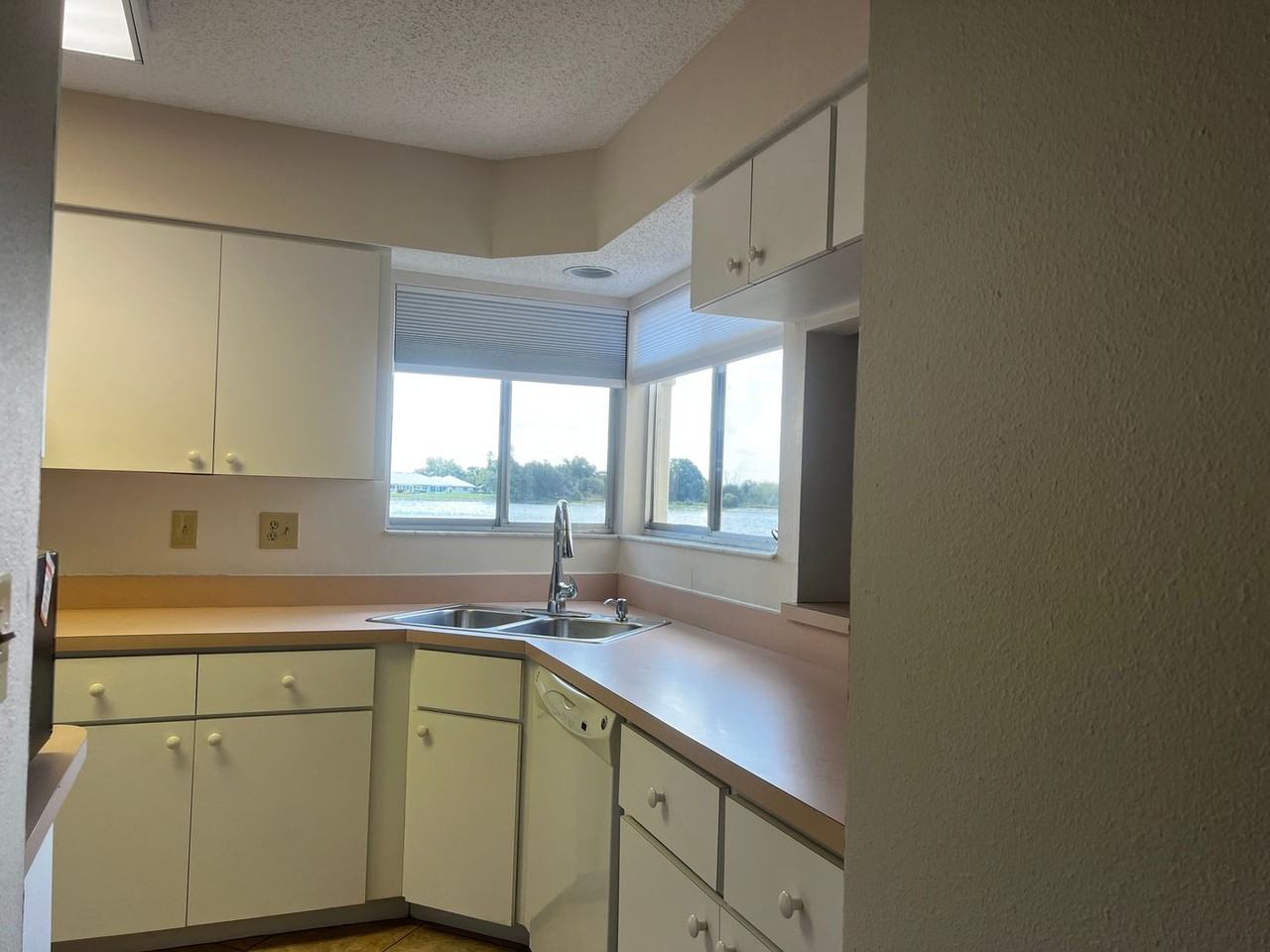 3018 Sail Pointe Cir #4B - Photo 7 of 50