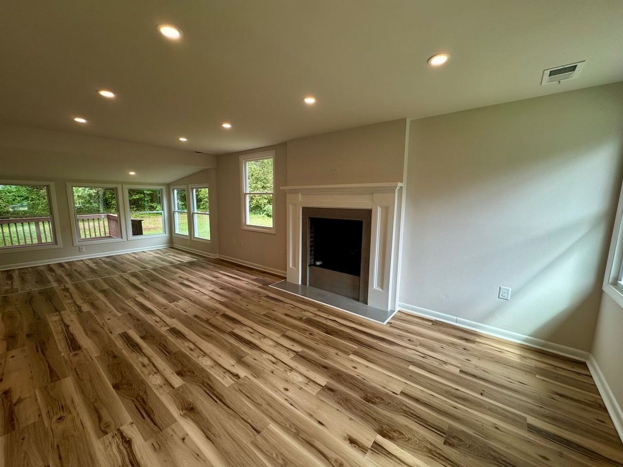 183 Ogburn Dr - Photo 3 of 18