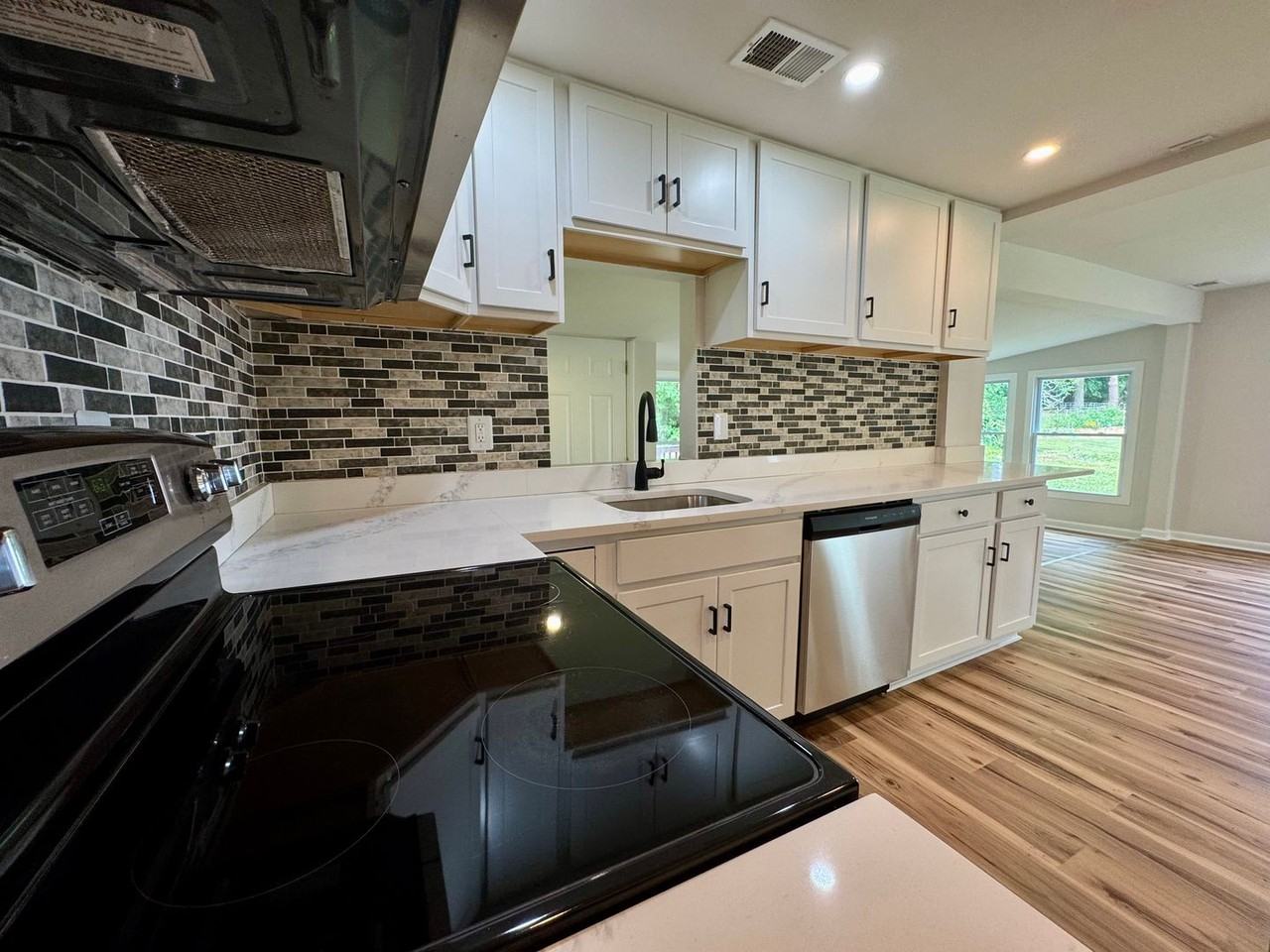183 Ogburn Dr - Photo 6 of 18