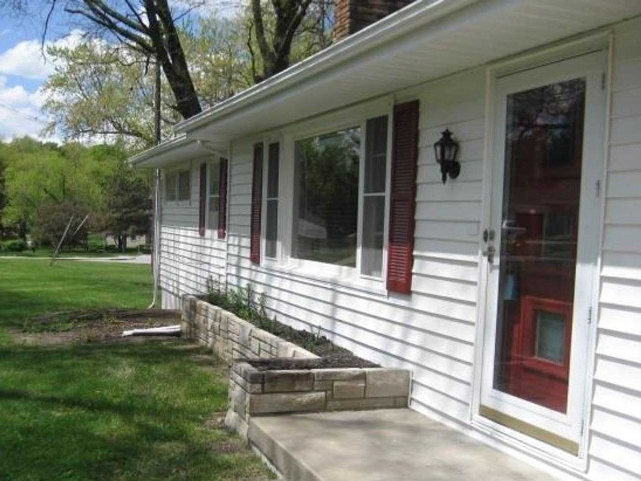 9202 Pacific St - Photo 2 of 15