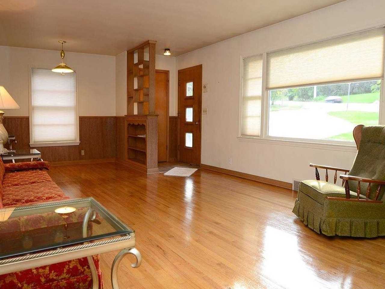 9202 Pacific St - Photo 4 of 15