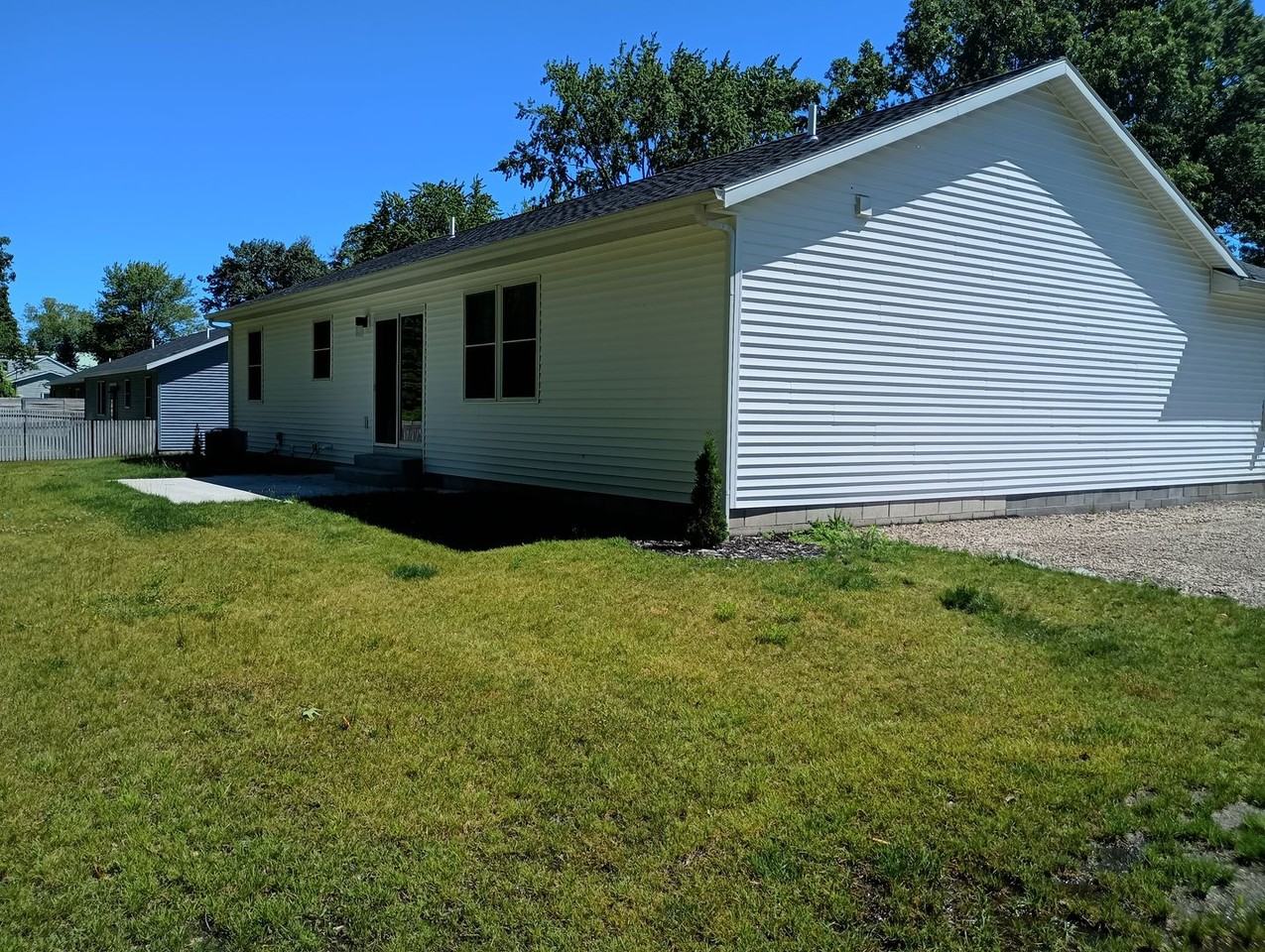3673 Waalkes St - Photo 2 of 23