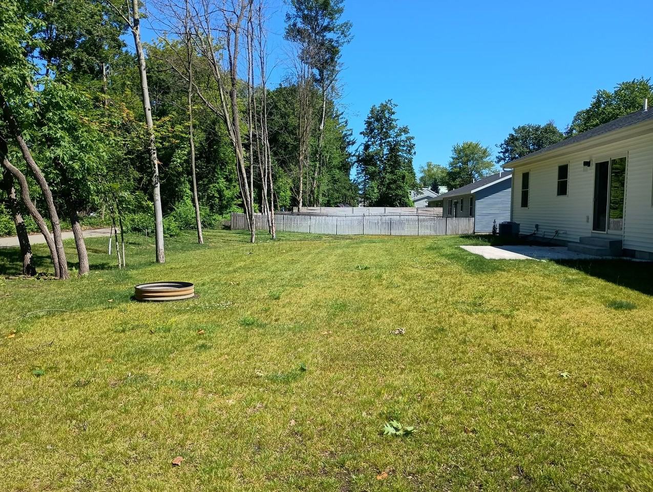 3673 Waalkes St - Photo 3 of 23
