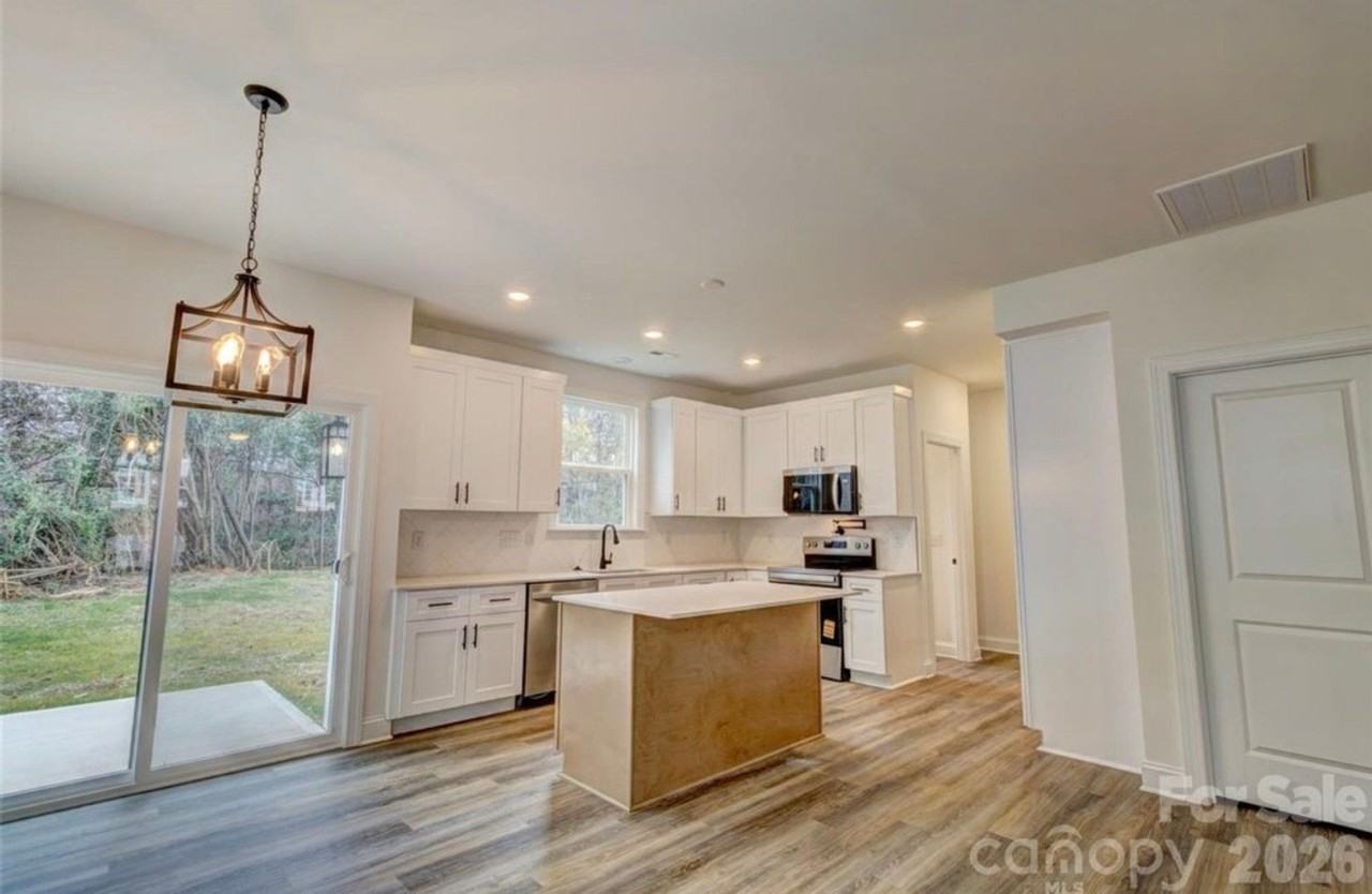 340 Hudson St - Photo 2 of 16