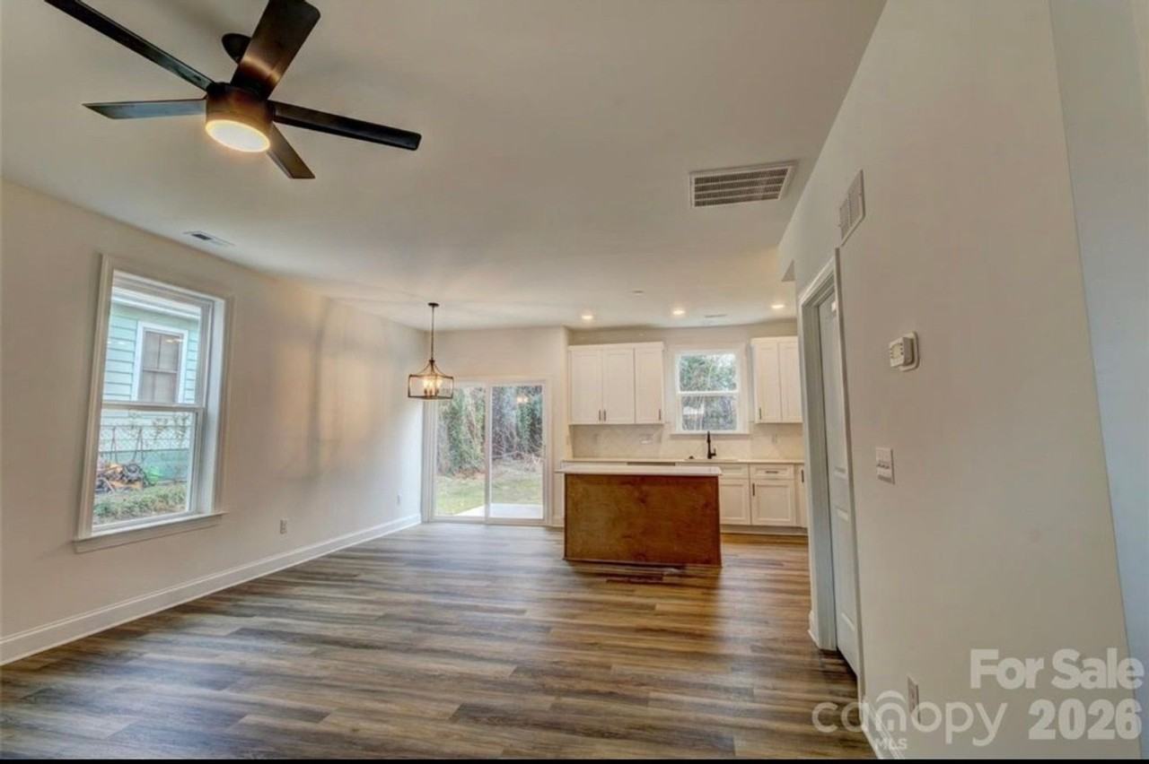 340 Hudson St - Photo 3 of 16