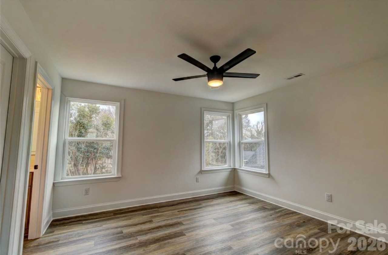 340 Hudson St - Photo 6 of 16