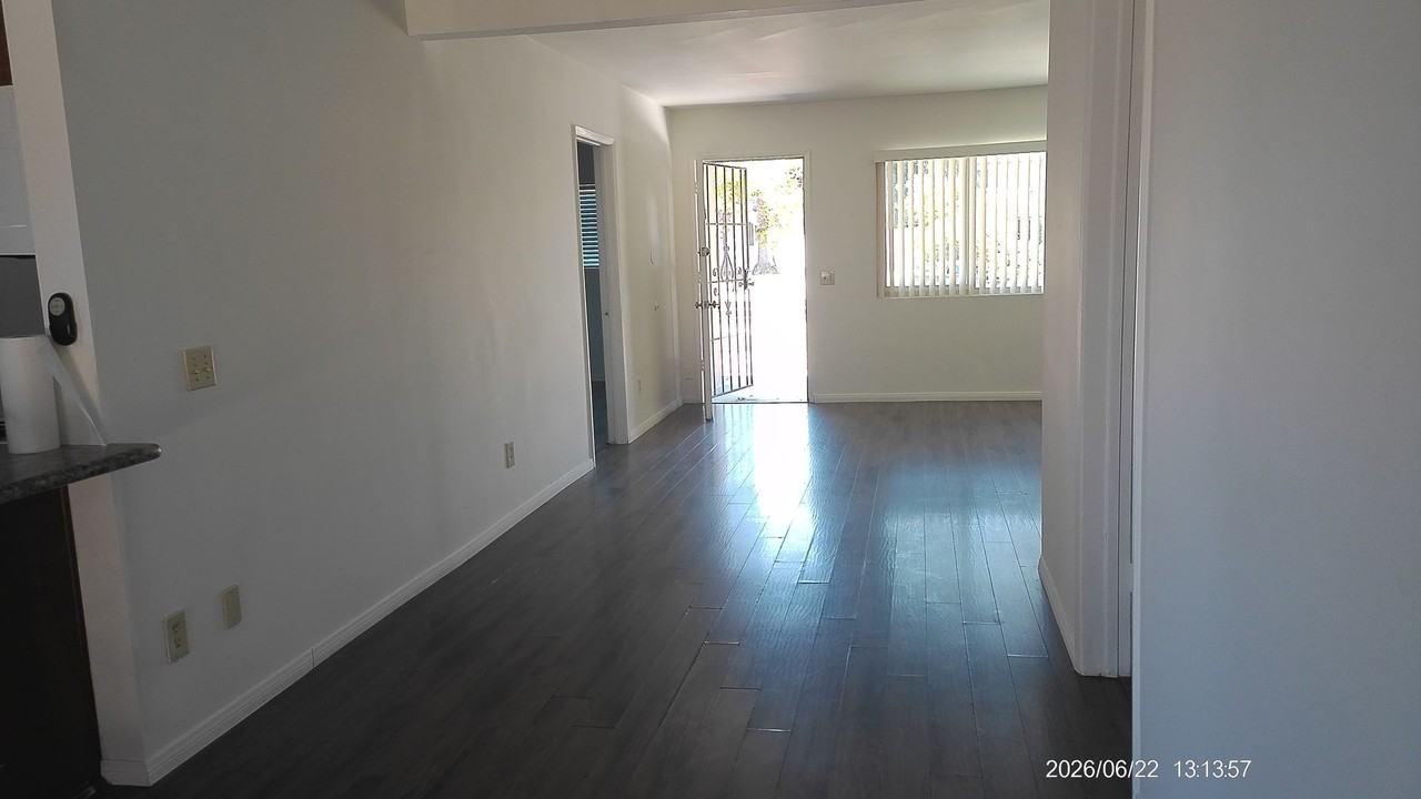 558 12th St - Photo 6 of 8