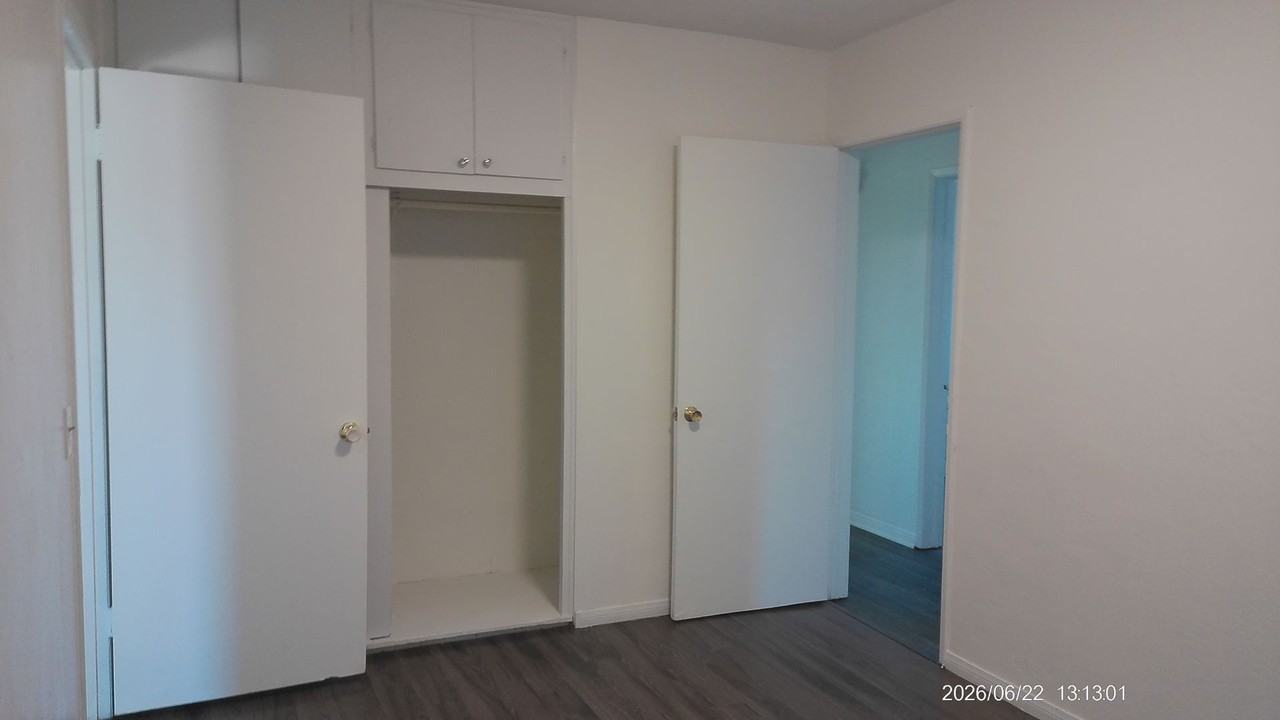 558 12th St - Photo 7 of 8