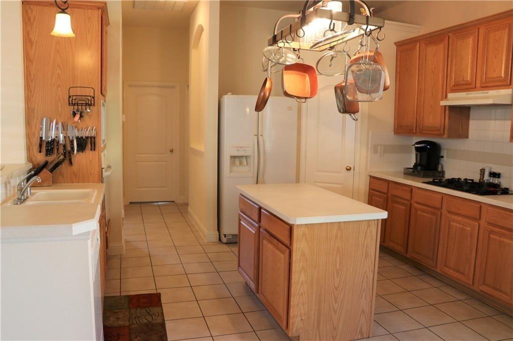 123 Hillcrest Dr - Photo 3 of 37
