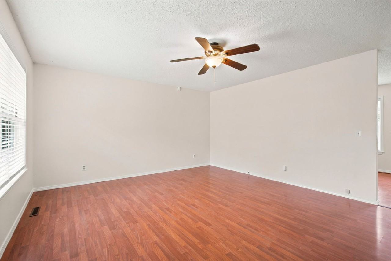 511 E Dyann Dr - Photo 5 of 27