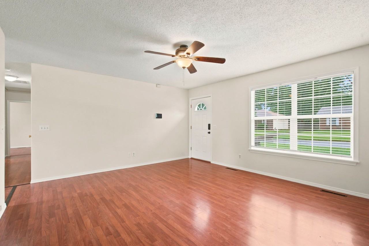 511 E Dyann Dr - Photo 6 of 27