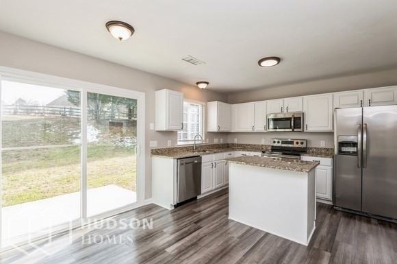 1404 Sagestone Ct - Photo 5 of 19