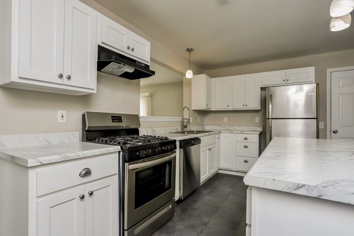 1620 Beverly Dr - Photo 4 of 17
