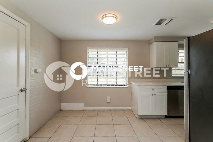 4712 E Curtis St - Photo 6 of 16