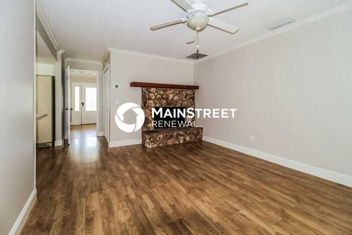 1333 Sterling Oaks Dr - Photo 3 of 16