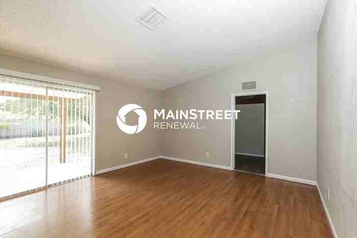 1 W Kerry Ln - Photo 5 of 16