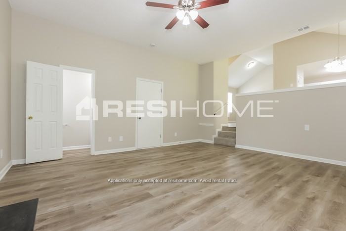 2264 Creekview Trl - Photo 5 of 20