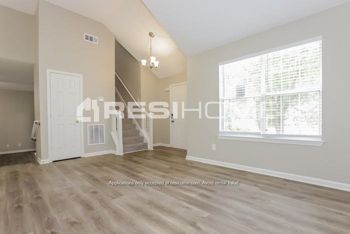 2264 Creekview Trl - Photo 6 of 20