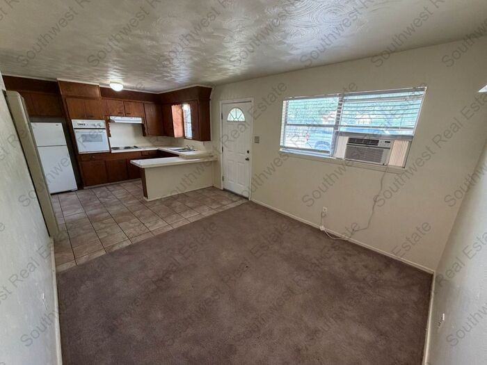 1406 S Avenue J - Photo 4 of 9