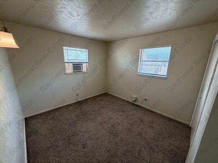 1406 S Avenue J - Photo 7 of 9