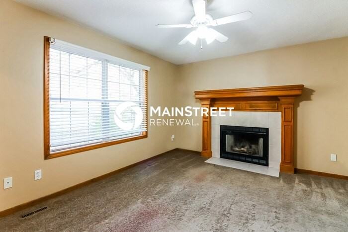 2800 S Whitney Ave - Photo 2 of 16