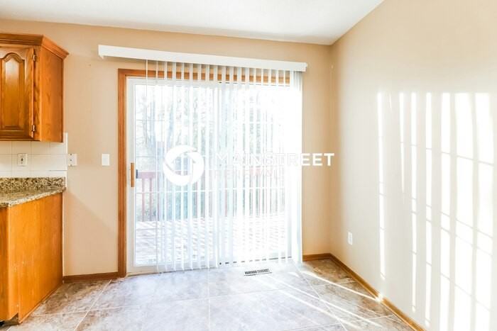 2800 S Whitney Ave - Photo 4 of 16