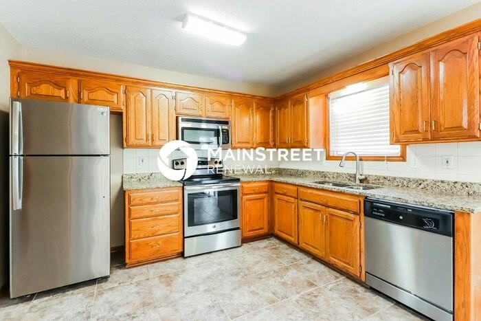 2800 S Whitney Ave - Photo 5 of 16