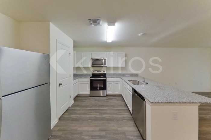 466 Norwood Ave S - Photo 7 of 23