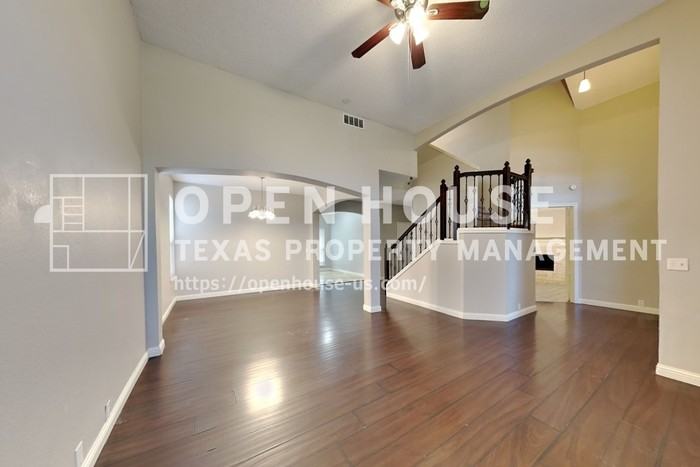 6916 Chateau Dr - Photo 5 of 20