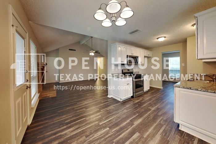 1328 Chicota Dr - Photo 7 of 21