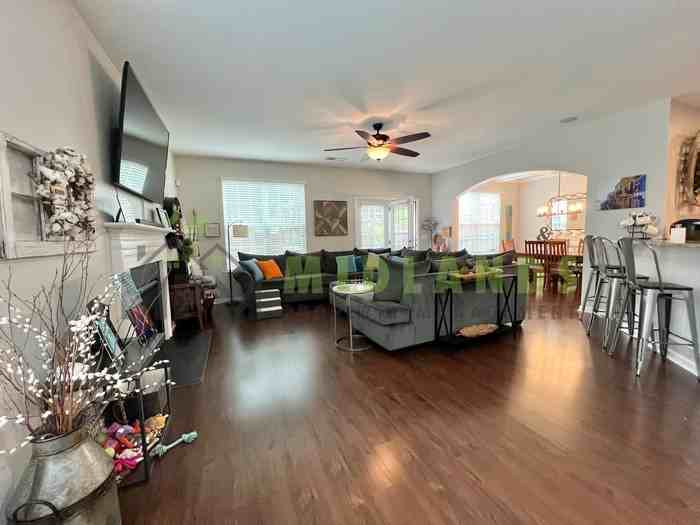 612 Calypso Ct - Photo 4 of 36