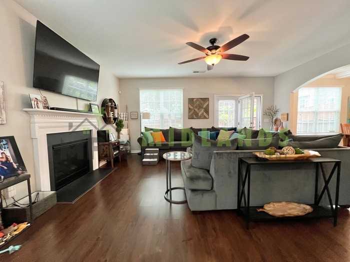 612 Calypso Ct - Photo 5 of 36
