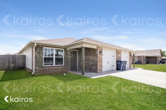 5005 E Thomas St #A - Photo 2 of 15