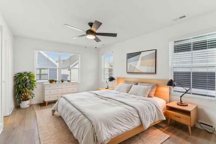 204 S Swain St - Photo 4 of 8