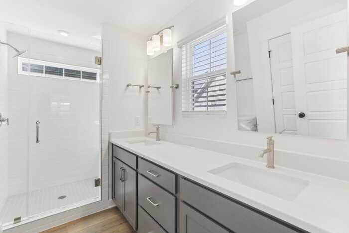 204 S Swain St - Photo 7 of 8