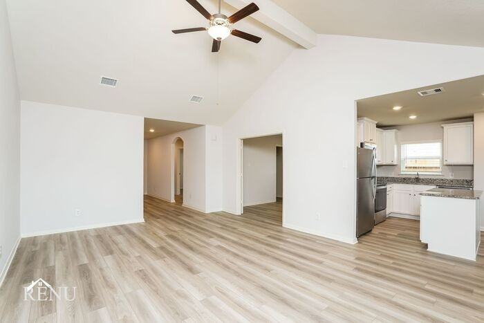 10453 Sweetwater Creek Dr - Photo 5 of 23