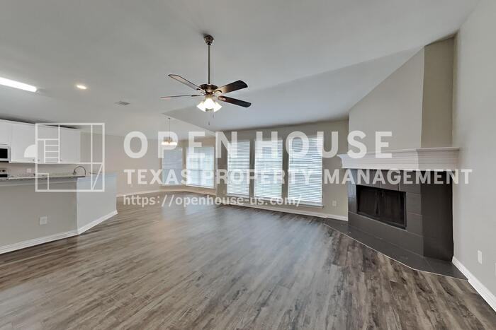 408 Jeffdale Dr - Photo 4 of 20
