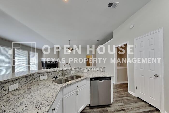 408 Jeffdale Dr - Photo 6 of 20