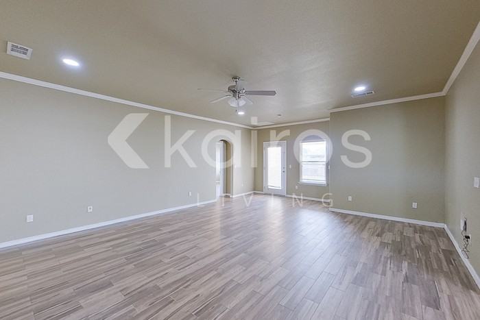 7406 Vail Dr - Photo 2 of 24