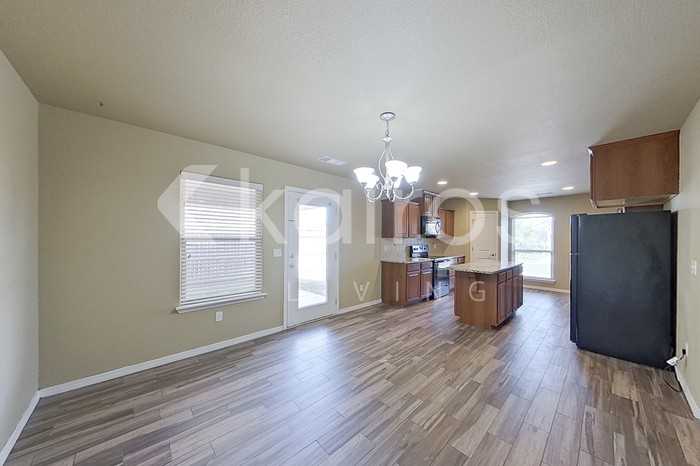 7406 Vail Dr - Photo 5 of 24