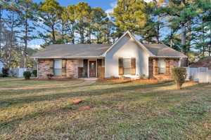 featured image of 128 Dogwood Cir