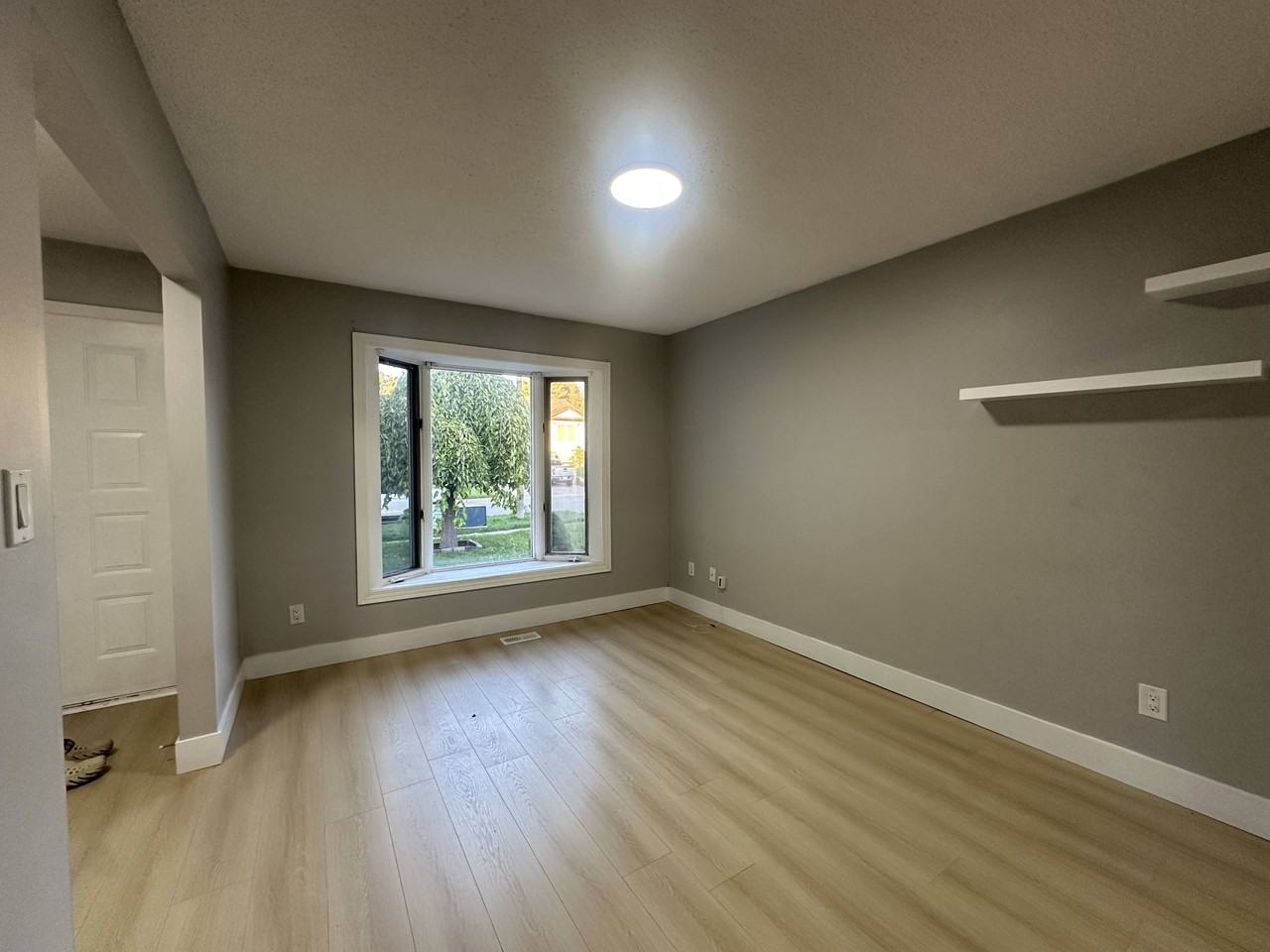 920 Southgate Dr - Photo 5 of 20