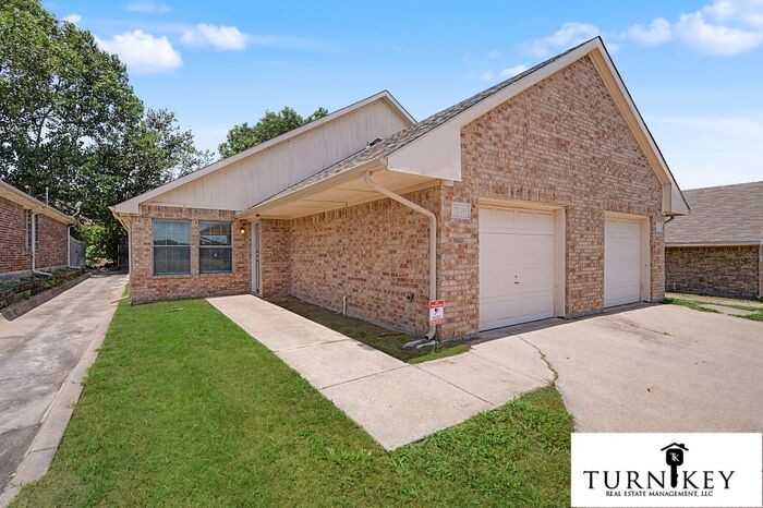 3126 Cherry Ln - Photo 3 of 32