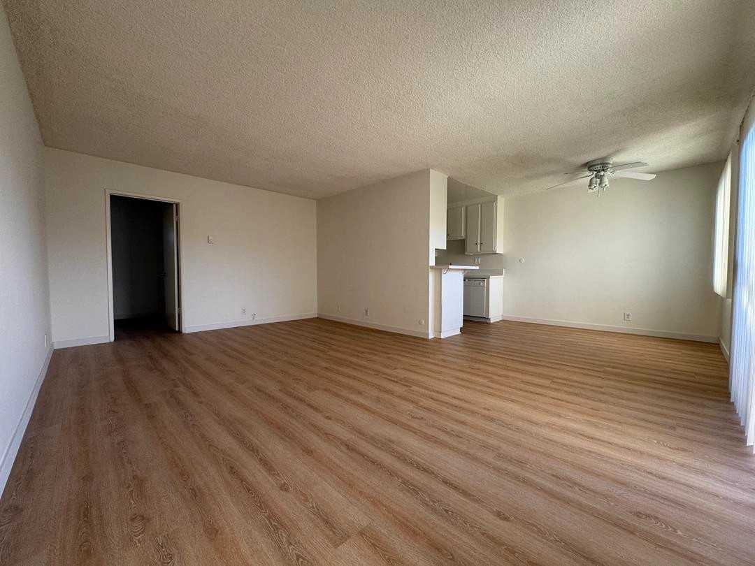 Encino Hillcrest Apartment - Photo 7 of 25