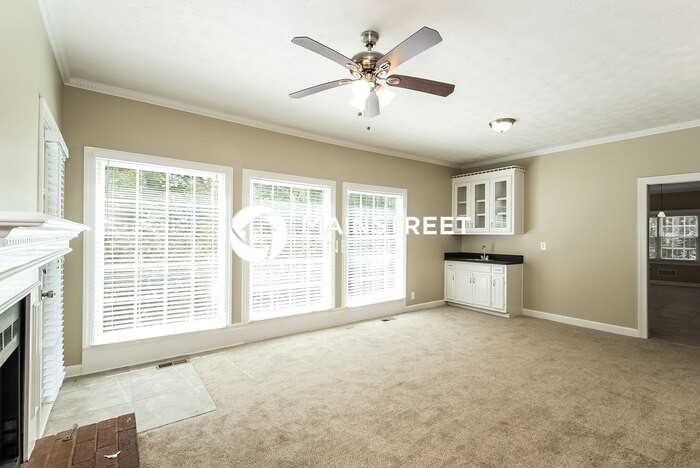 1177 Justin Ln - Photo 2 of 15