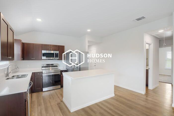 3009 Gillespie Ct - Photo 3 of 12