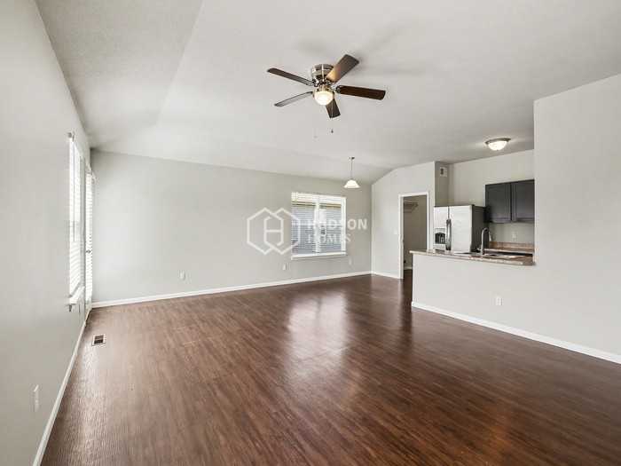 743 S Mulberry St - Photo 7 of 23