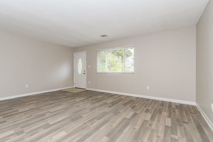9153 Yorkridge Dr - Photo 4 of 12