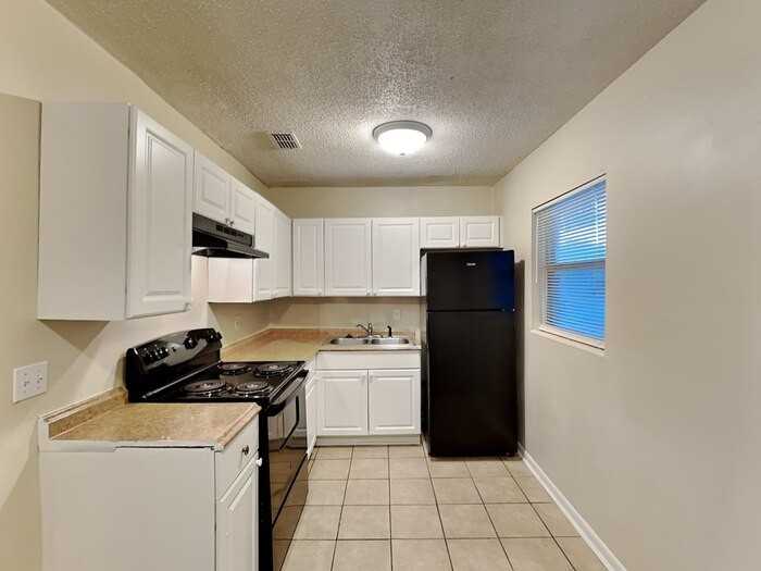 237 Blairmore Blvd W - Photo 6 of 20